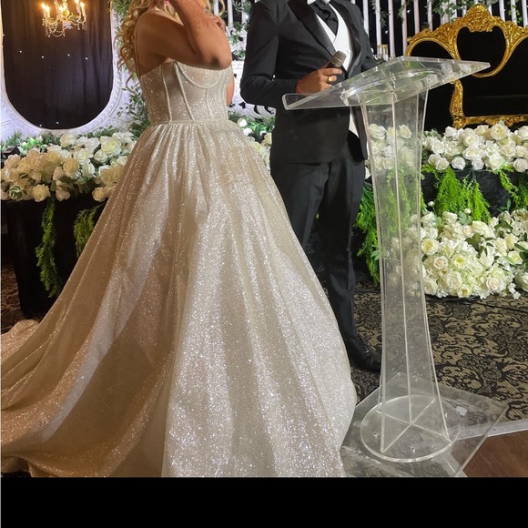 Wedding Dress Allure MARINA - E200- Abella - Picture 8 of 10